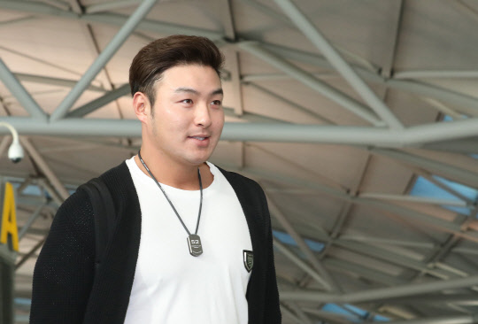 지난 2일 오전 인천공항을 통해 출국하는 박병호. 사진=연합뉴스